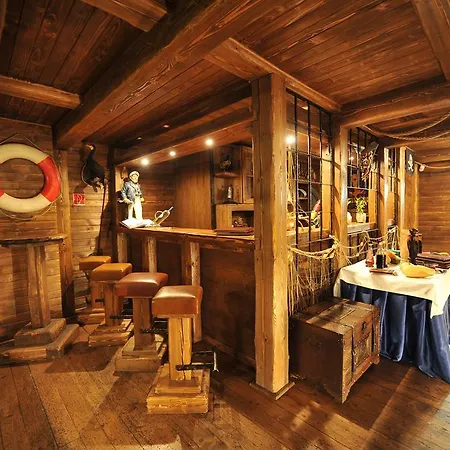 Ξενοδοχείο Kormoran 4*