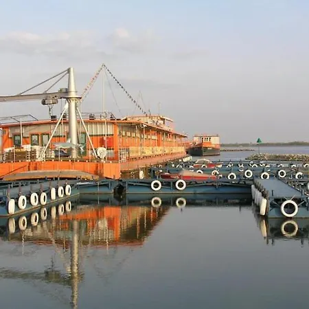 Kormoran Отель Шаморин